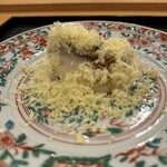 みつき - 上にかかっている黄色い粉は栗を卸したものです。