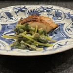 みつき - 緑色のはミズノミと言う山菜です。東北の方で採れるそうです。