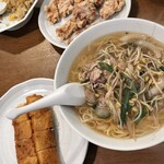広東料理 鳳泉 - 手前から春巻、広東麺、豚天ぷら、炒飯