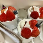 パティスリー菓響 西宮阪急店 - 箱から取り出し、包装の巻き厚紙を切り外して・・・