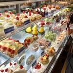 パティスリー菓響 西宮阪急店 - 見てるだけでも楽しいショーケース