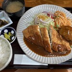 手作り洋食の店 おおさかや - ハンバーグがついて1250円