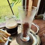ぷらな - ◯冷やし珈琲
凍らせた珈琲ゼリーに
冷たい深煎り珈琲を注いで頂きます

アイスコーヒーとゼリーお楽しみいただけます
との説明書き