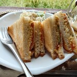 ぷらな - クラッシュエッグ、マヨネーズ和えのふくよかさと
ケチャップの軽やかな酸味が別で舌に感じ
組み合わせが面白くて美味しいとは思える