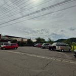 ぷらな - 店舗外観、駐車場