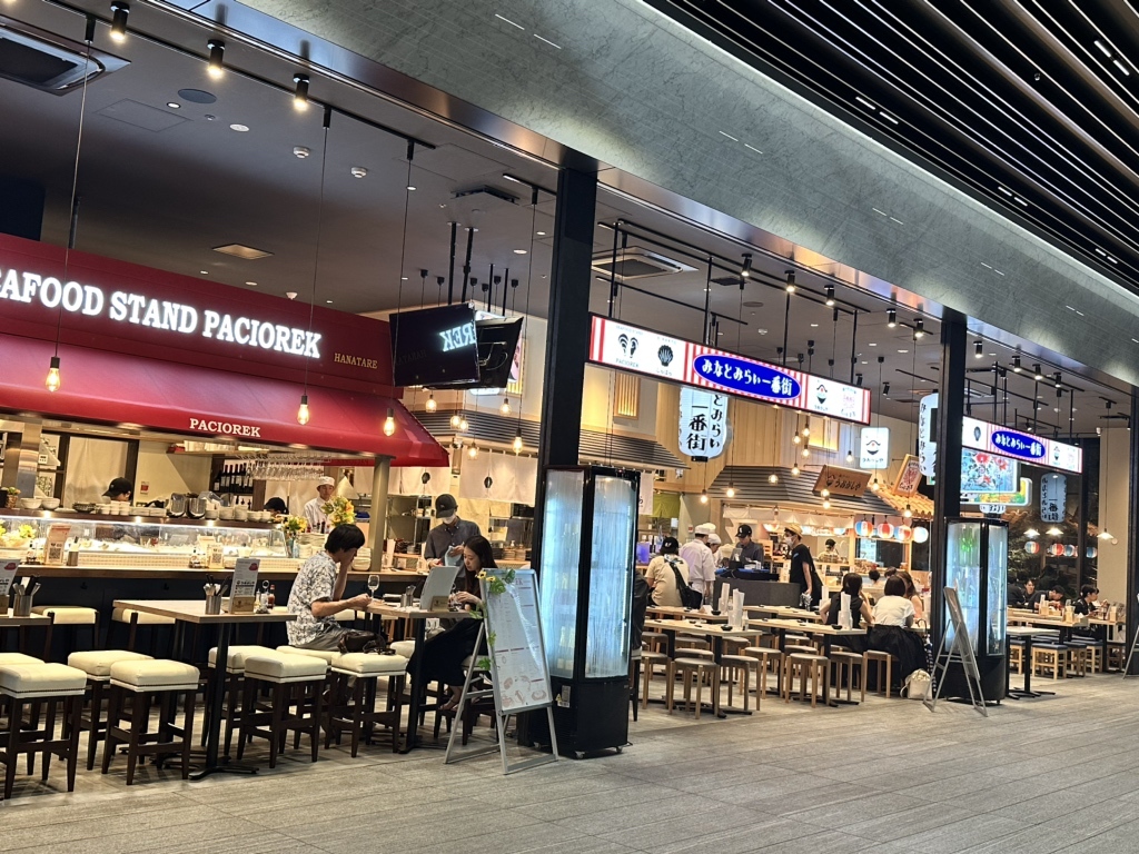 外観写真 : SEAFOOD STAND PACIOREK HANATARE みなとみらい一番