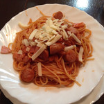 ラム - パスタとスープのセットを注文
パスタはナポリタン風150gを選んで出てきた一品
もう出てきてびっくり緑が無い・・・
チーズがまさかのとろけるチーズ直乗せ・・・
もうこれ以上コメント書きたく無い