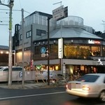 大八車 - 同じオーナーの店が敷地に並ぶ