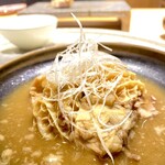 銀座 焼 新潟屋 - 名物 牛もつ煮込み