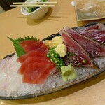 すし酒家 一歩 - 最初にお薦めの三点盛りを頂いて、此方のお刺身の鮮度に驚愕！
                                特に真鯛が目茶苦茶美味しい！活〆の文字に偽りなし！
                                この身の締り具合い、身がまだ生きています。このクオリティの真鯛は本当に久しぶり！