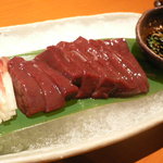 炭火焼肉 あもん - レバ刺：新鮮なので臭みは全くなく激旨！