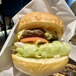 ダグズ・バーガー 宮古島本店 - ダグズ・プレミアム多良間牛チーズバーガー＜LAVA）