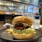 ダグズ・バーガー 宮古島本店 - ダグズ・プレミアム多良間牛チーズバーガー＜LAVA）