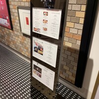 ゼックスウエスト サルヴァトーレ クオモブロス - エレベーター前看板