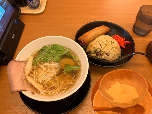 近江熟成醤油ラーメン 十二分屋 上本町YUFURA店 - 大阪上本町/ラーメン