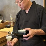 すし処 ひさ田 - 流石、シャンパン注ぐ姿も絵になりますね☆☆