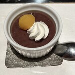 一椿 - 表面は小豆だが中が抹茶のムース