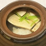 やす多” - 松茸と鱧の土瓶蒸し