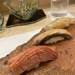 蕎麦割烹  倉田 - 握り3貫 鮃昆布締め 鰆 マグロトロ