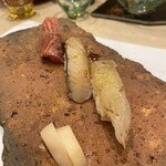 蕎麦割烹  倉田 - 握り3貫 鮃昆布締め 鰆 マグロトロ