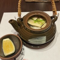 やす多” - 松茸と鱧の土瓶蒸し