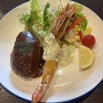 Revo - ハンバーグと海老フライ