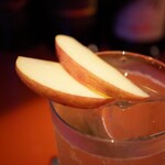 Ar - りんごをそのまま添えた青森らしいハイボール