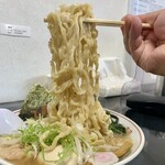らー麺　Do・Ni・Bo - ビロビロ太麺をリフトUP