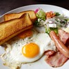びっくりドンキー - モーニングセット目玉焼き880円税込