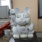 青竹手打ラーメン 日向屋 - 外にあった招き猫