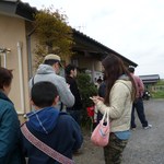 青竹手打ラーメン 日向屋 - 店の前には行列
