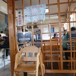 青竹手打ラーメン 日向屋 - テーブル席