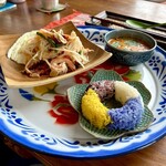 カフェモン - ◇カオニャオとソムタムクン（サラダ抜きで¥900税込）
      ◇ミニトムヤムタレー（ランチに＋¥200税込）
      これぞタイ！って感じの組み合わせ♪(≧∀≦)☆