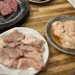 炭火焼きホルモン専門店 北野 - ホルモンいろいろ