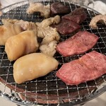 炭火焼きホルモン専門店 北野 - ホルモンと向き合う