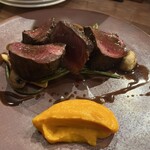 ODETTER - どどーん！えぞ鹿のポワレ。かぼちゃソースの色味が素敵。もちろん美味しい