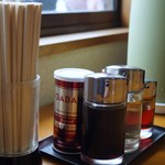 青竹手打ラーメン 日向屋 - テーブルセット