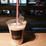 マクドナルド - 2014/04 もう桜が散ったというのにめちゃくちゃ寒いけど…ドコモクーポンでカフェラテ（アイス）S 124円