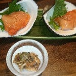 迦陵 - 赤貝(特大) 手前は肝 これが超美味！