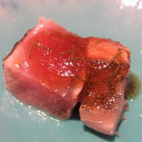鯛良 - めじまぐろ炙り　ジュレ掛け