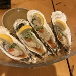 和海 - 生牡蠣　１つ700円