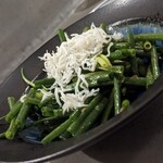 肴屋 魚まる - 手が止まらない。青葱のサラダ。