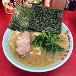 末広家 - ラーメン950円麺硬め。高級海苔180円。