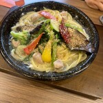 本格石焼き生パスタのお店 motti-pasta - 見た目も綺麗なソーセージと野菜のパスタ