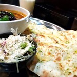 サンライズ - ベジタブルスープカレー　4番(￥1200)、ガーリックナン変更(￥100)。