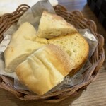 本格石焼き生パスタのお店 motti-pasta - フォカッチャとバゲット