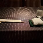 瀬里奈 - お冷、お箸、ふきんです。