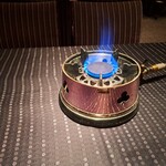 瀬里奈 - しゃぶしゃぶ鍋のコンロに、火が付いた様子です。