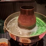 瀬里奈 - しゃぶしゃぶのスープで、野菜を調理している様子のその2です。