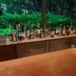 瀬里奈 - ラウンジに並べられているお酒の数々です。